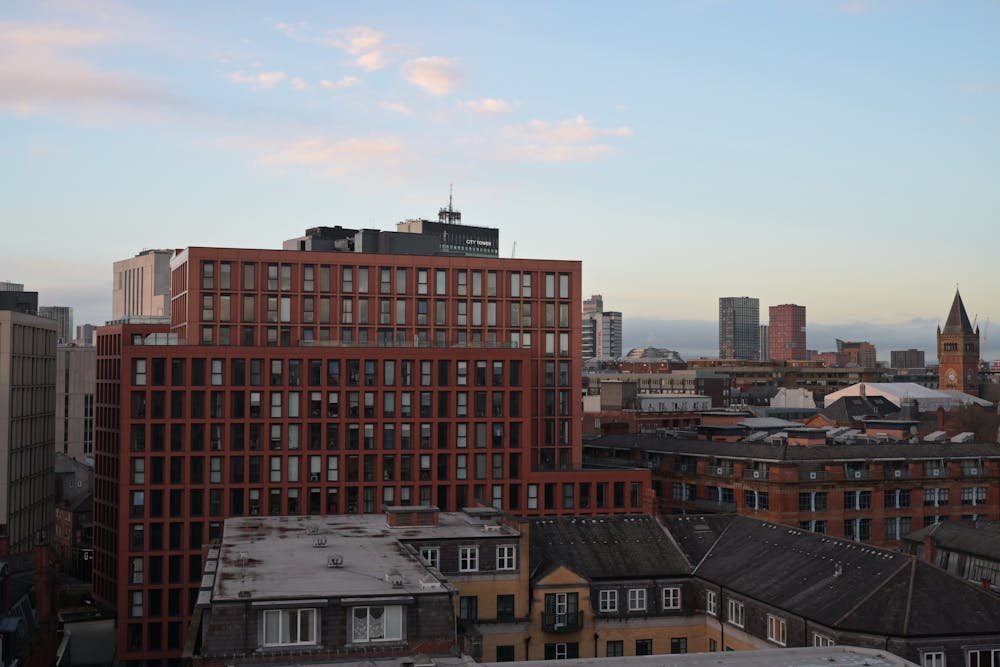 Taxi From Heathrow Airport to Manchester